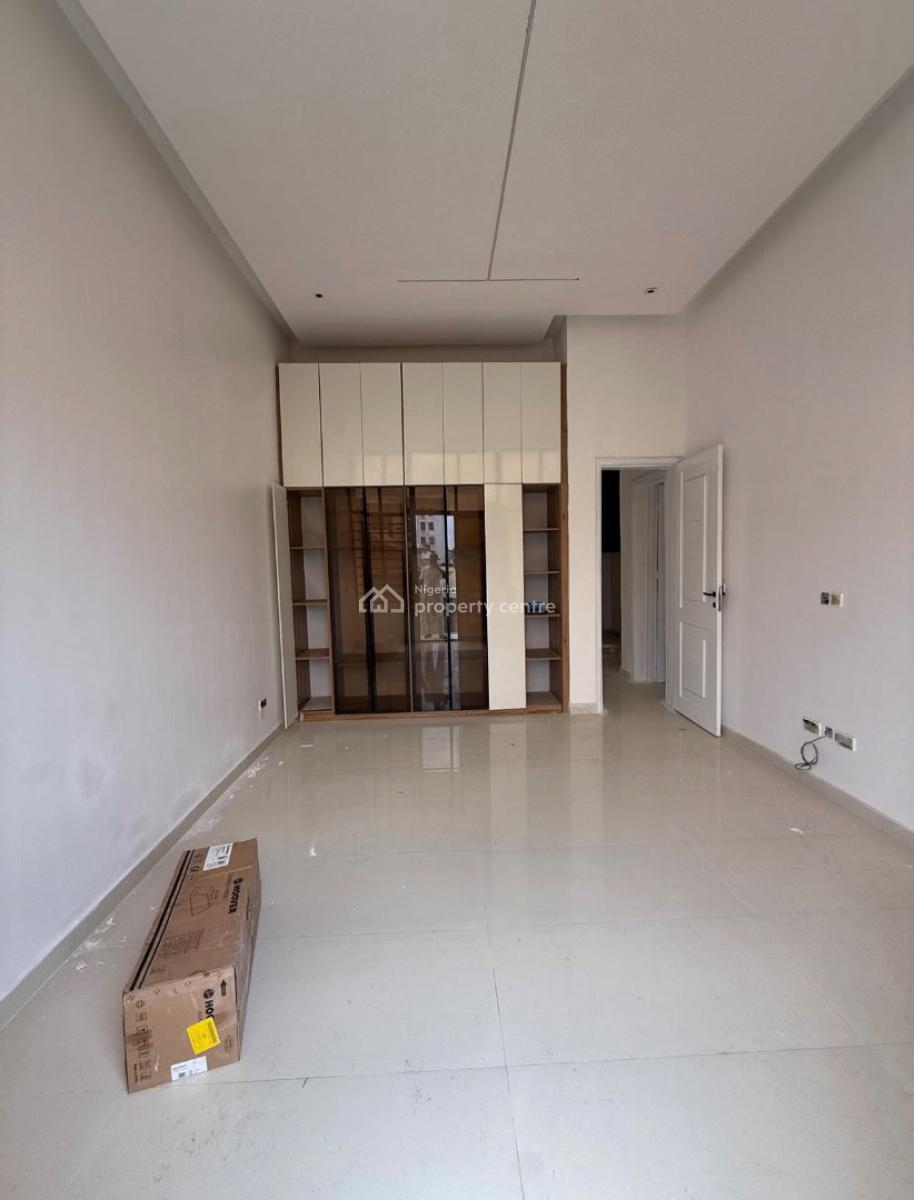 3 Bedroom Condominium, Lekki Phase 1, Lekki, Lagos, Flat / Apartment for Sale