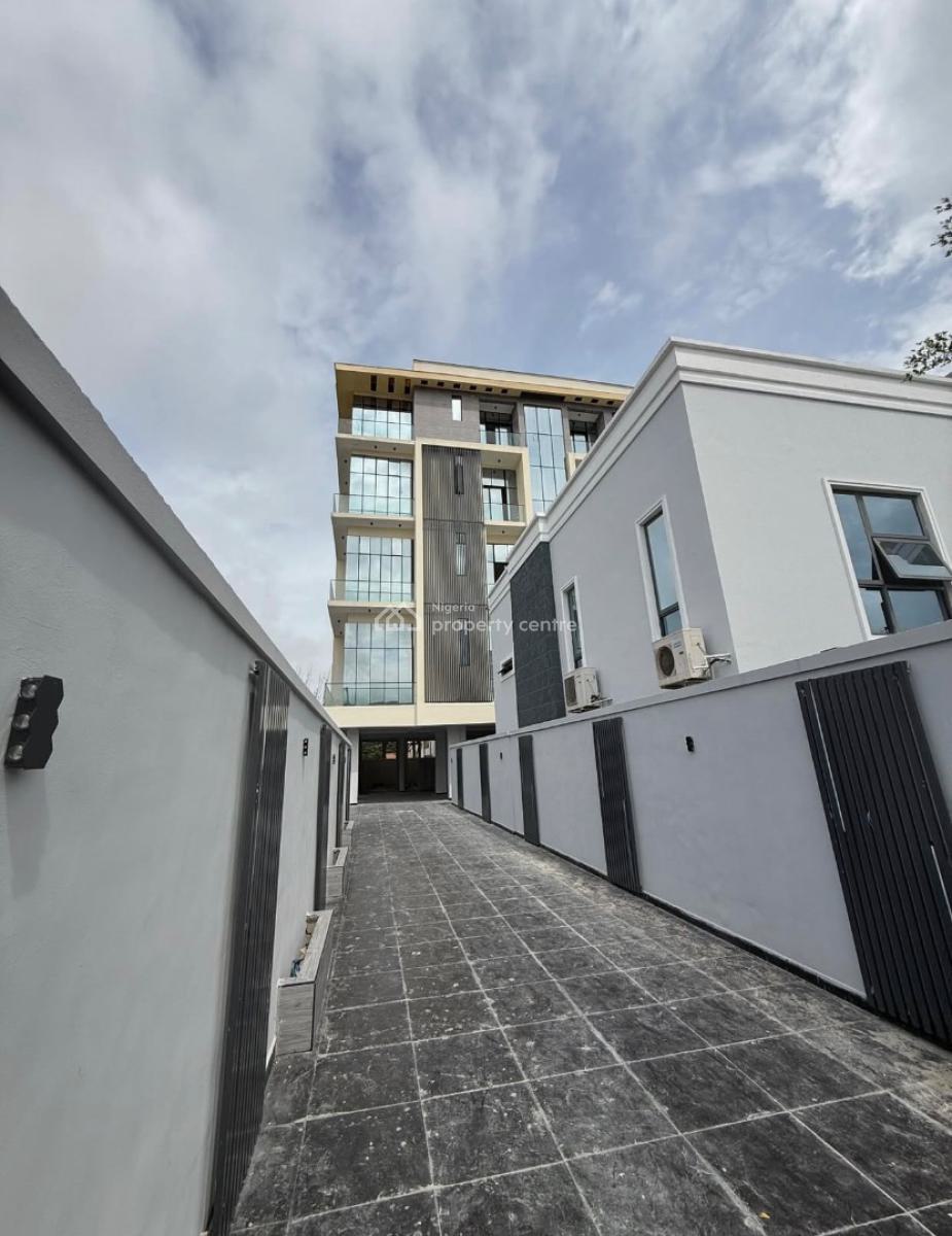 3 Bedroom Condominium, Lekki Phase 1, Lekki, Lagos, Flat / Apartment for Sale