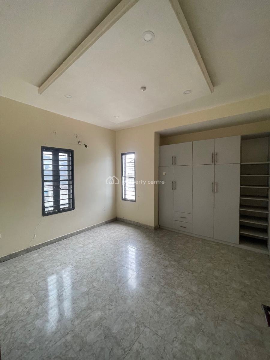 𝐖𝐄𝐋𝐋 𝐌𝐀𝐈𝐍𝐓𝐀𝐈𝐍𝐄𝐃  2 𝐁𝐄𝐃𝐑𝐎𝐎𝐌 𝐀𝐏𝐀𝐑𝐓𝐌𝐄𝐍𝐓, Ikate, Lekki, Lagos, Flat / Apartment for Rent