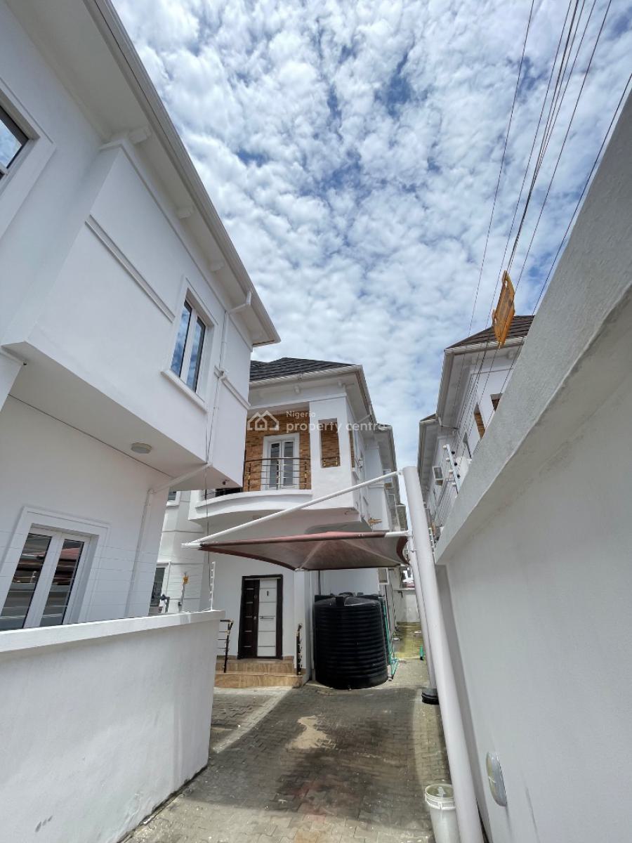 Room Upstairs Shared Apartment in Orchid Road, Orchid, Lekki, Lagos, Flat / Apartment for Rent