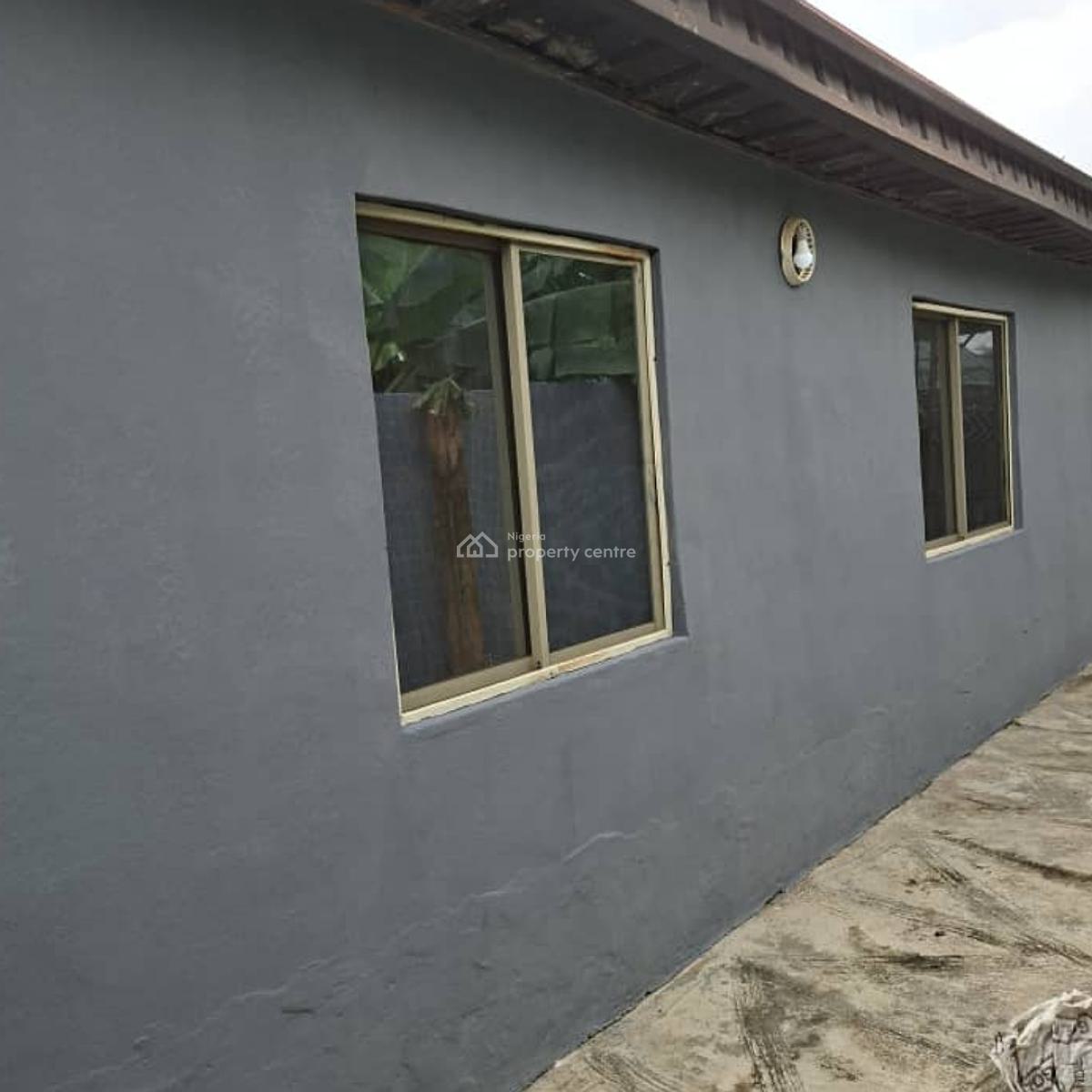Well Maintained Bungalow Mini Flats, Off Ayobo Bus Stop, Ayobo, Lagos, Detached Bungalow for Sale