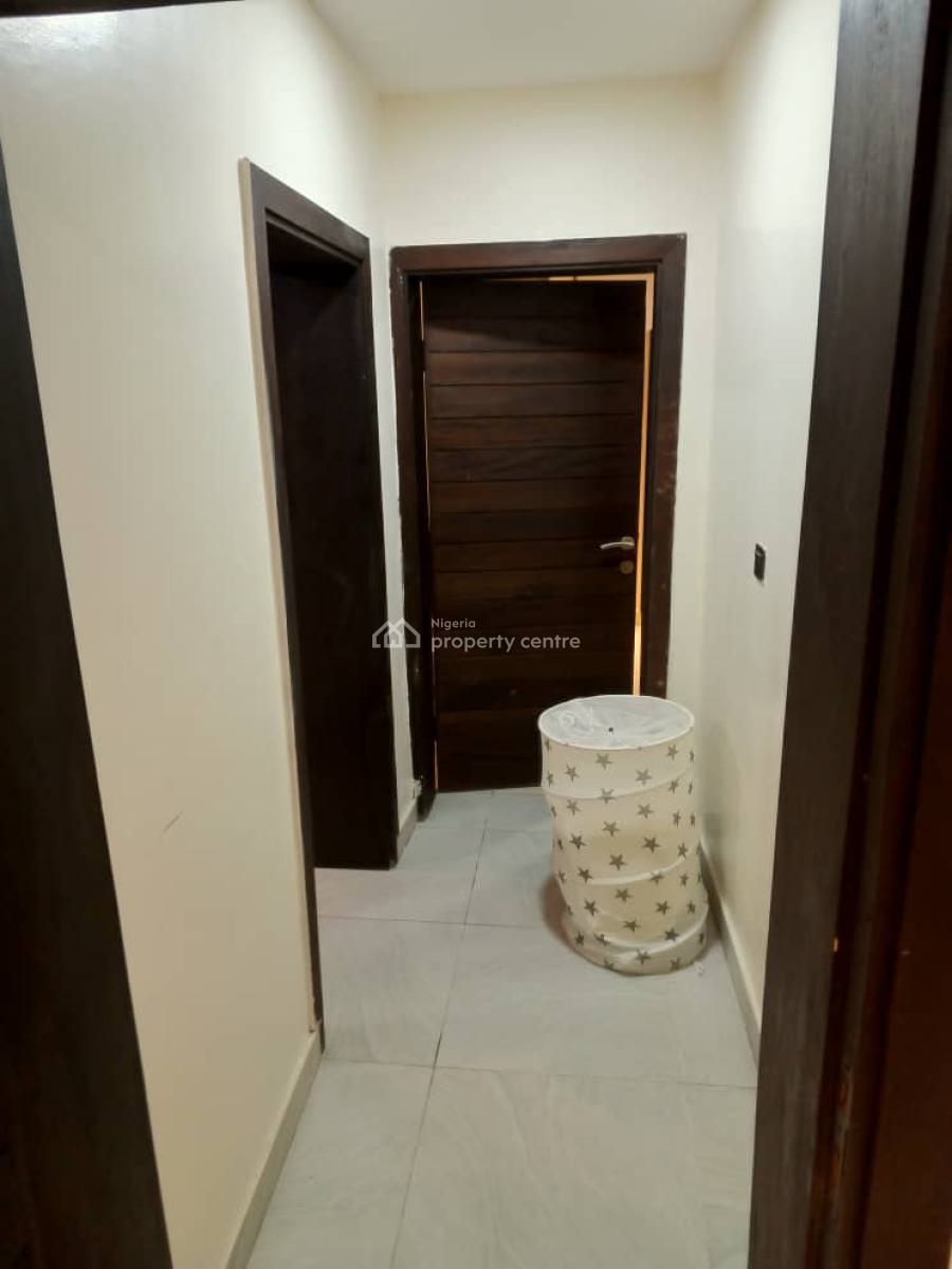 Clean Two Bedroom Flat, By Freedom Way, Lekki Phase 1, Lekki, Lagos, Flat / Apartment for Rent