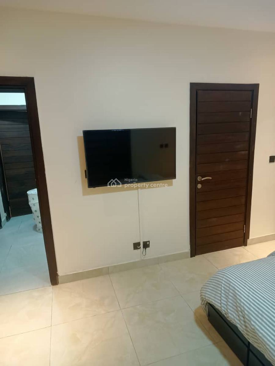 Clean Two Bedroom Flat, By Freedom Way, Lekki Phase 1, Lekki, Lagos, Flat / Apartment for Rent