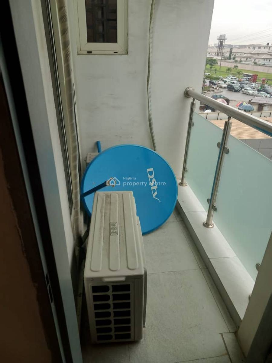 Clean Two Bedroom Flat, By Freedom Way, Lekki Phase 1, Lekki, Lagos, Flat / Apartment for Rent