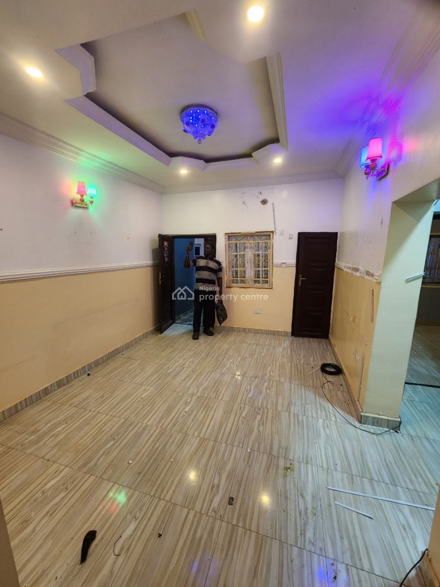 Luxury Two Bedroom Block of Flat, News Engineering Dawaki, Dawaki, Gwarinpa, Abuja, Flat / Apartment for Rent