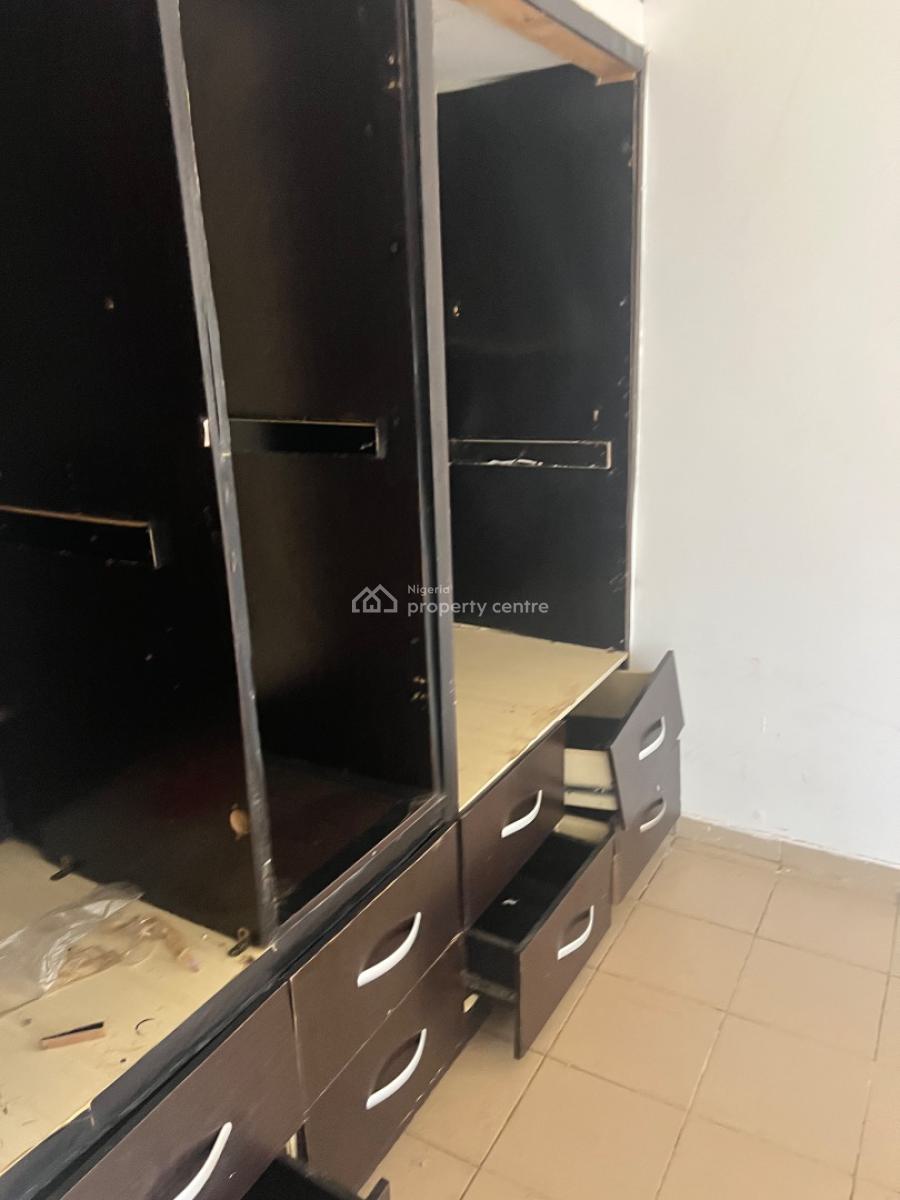 Clean 3 Bedroom Flat, 1st Floor, Tarred Rd , (office/residence), Garki2, Garki, Abuja, Flat / Apartment for Rent