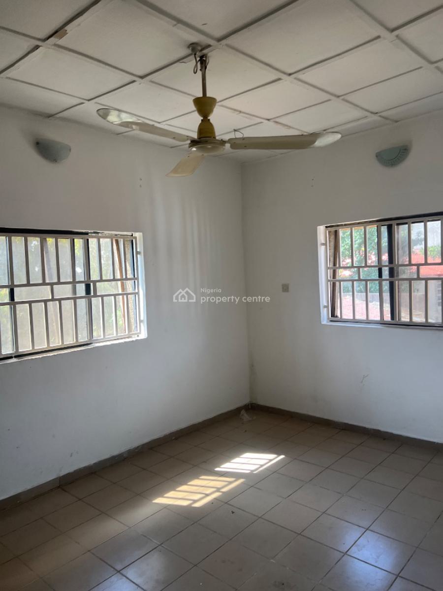 Clean 3 Bedroom Flat, 1st Floor, Tarred Rd , (office/residence), Garki2, Garki, Abuja, Flat / Apartment for Rent