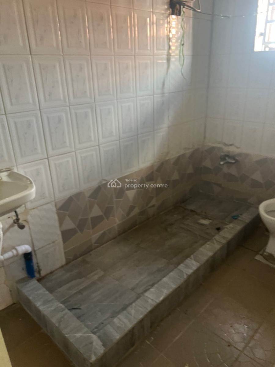 Clean 3 Bedroom Flat, 1st Floor, Tarred Rd , (office/residence), Garki2, Garki, Abuja, Flat / Apartment for Rent