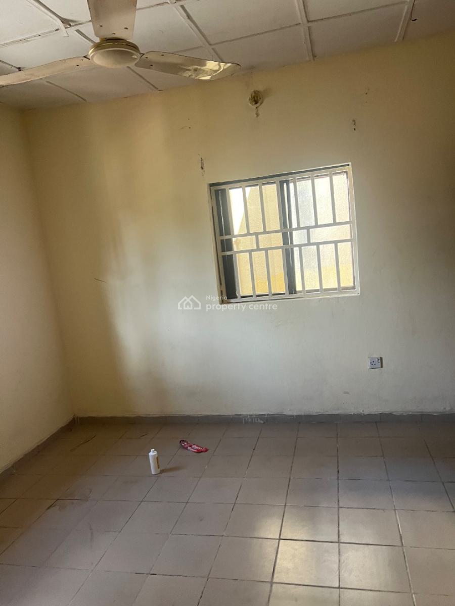 Clean 3 Bedroom Flat, 1st Floor, Tarred Rd , (office/residence), Garki2, Garki, Abuja, Flat / Apartment for Rent