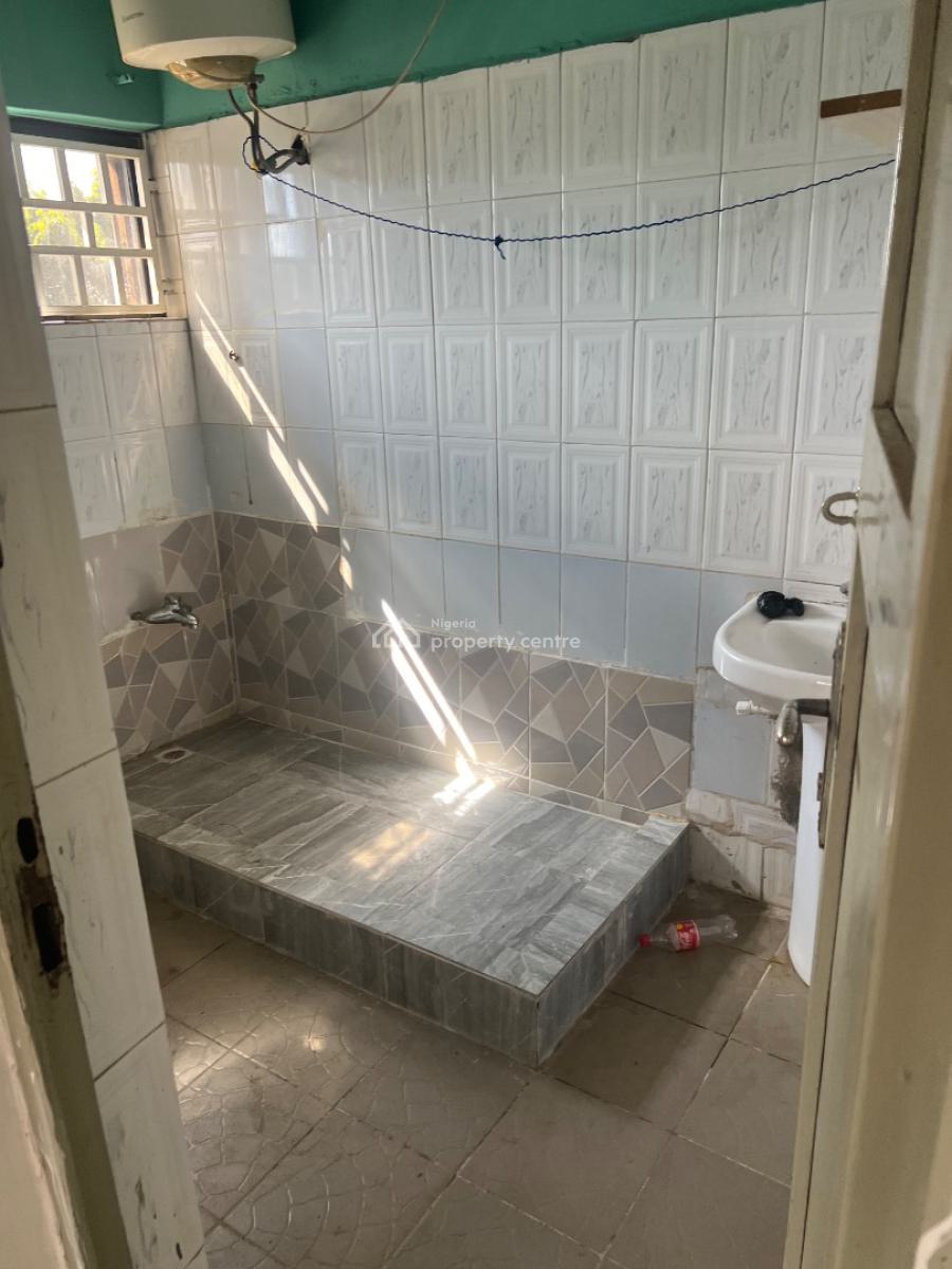 Clean 3 Bedroom Flat, 1st Floor, Tarred Rd , (office/residence), Garki2, Garki, Abuja, Flat / Apartment for Rent