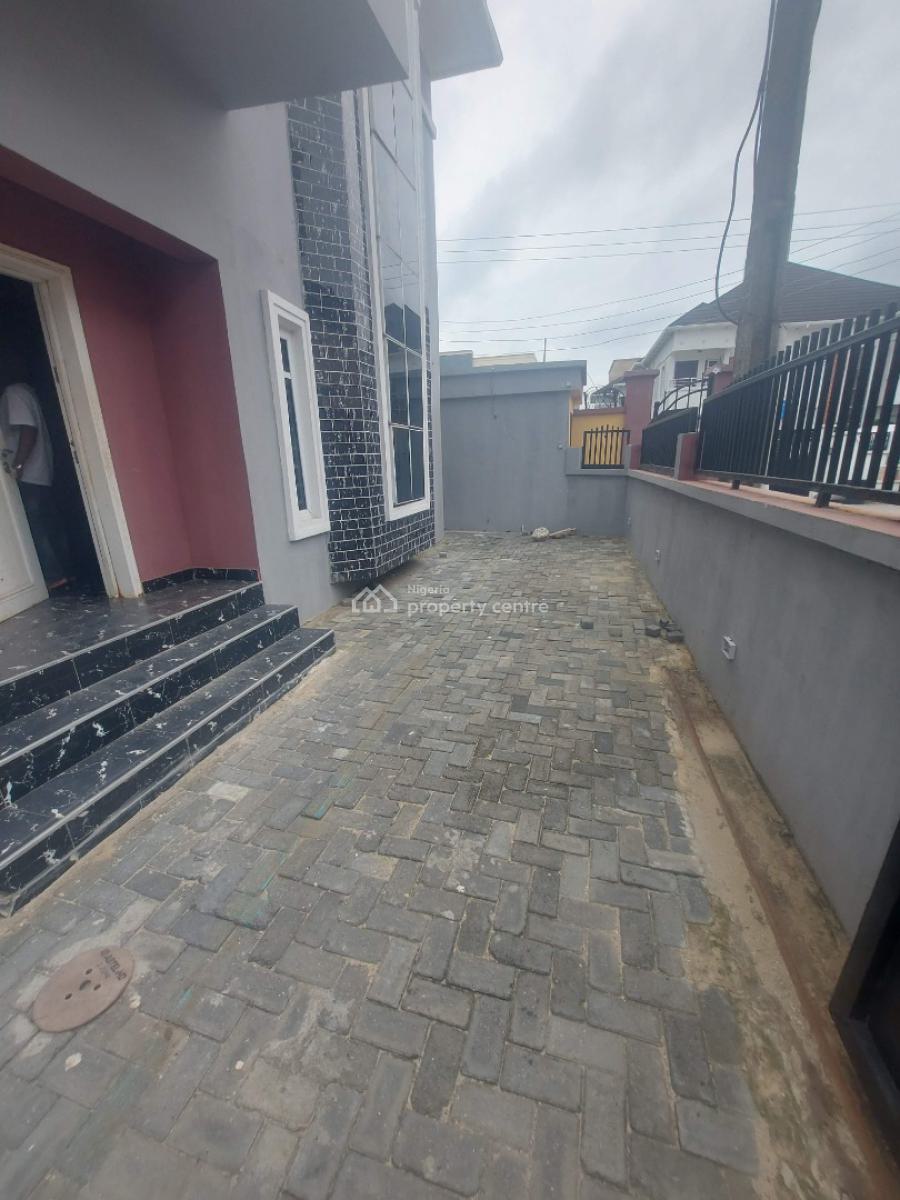 a 4 Bedrooms Fully Detached House, Ikota Villa Estate, Lekki, Lagos, Detached Duplex for Sale