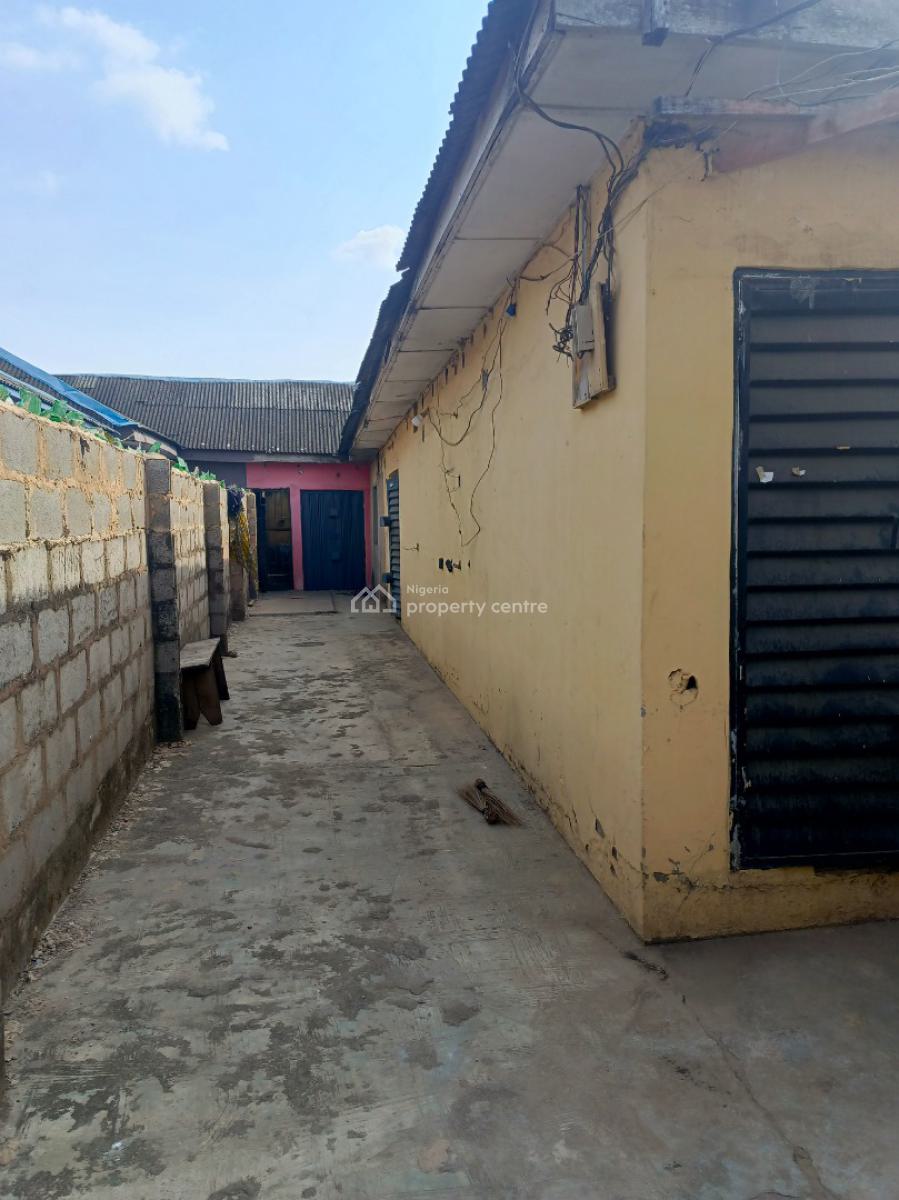 Newly Built Hotel on 4 and Half Plots of Land@ogosa,idiroko Ogun State, Ogosa,idiroko, Ado-odo/ota, Ogun, Hotel / Guest House for Sale