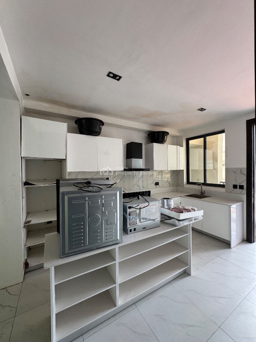 3 Bedroom Penthouse with Elevators, Lekki Phase 1, Lekki, Lagos, Flat / Apartment for Rent