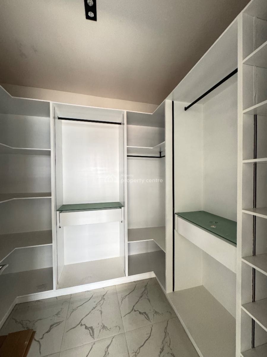 3 Bedroom Penthouse with Elevators, Lekki Phase 1, Lekki, Lagos, Flat / Apartment for Rent