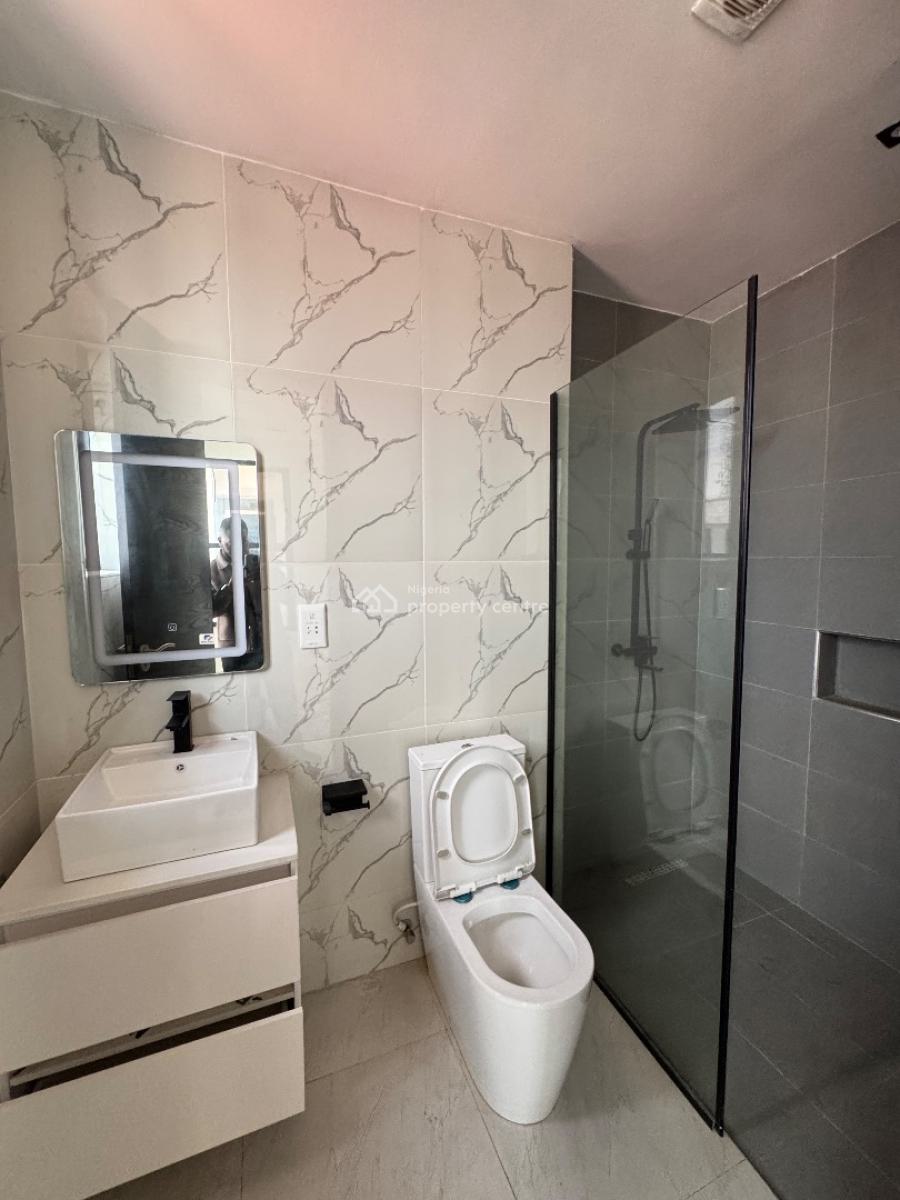 3 Bedroom Penthouse with Elevators, Lekki Phase 1, Lekki, Lagos, Flat / Apartment for Rent