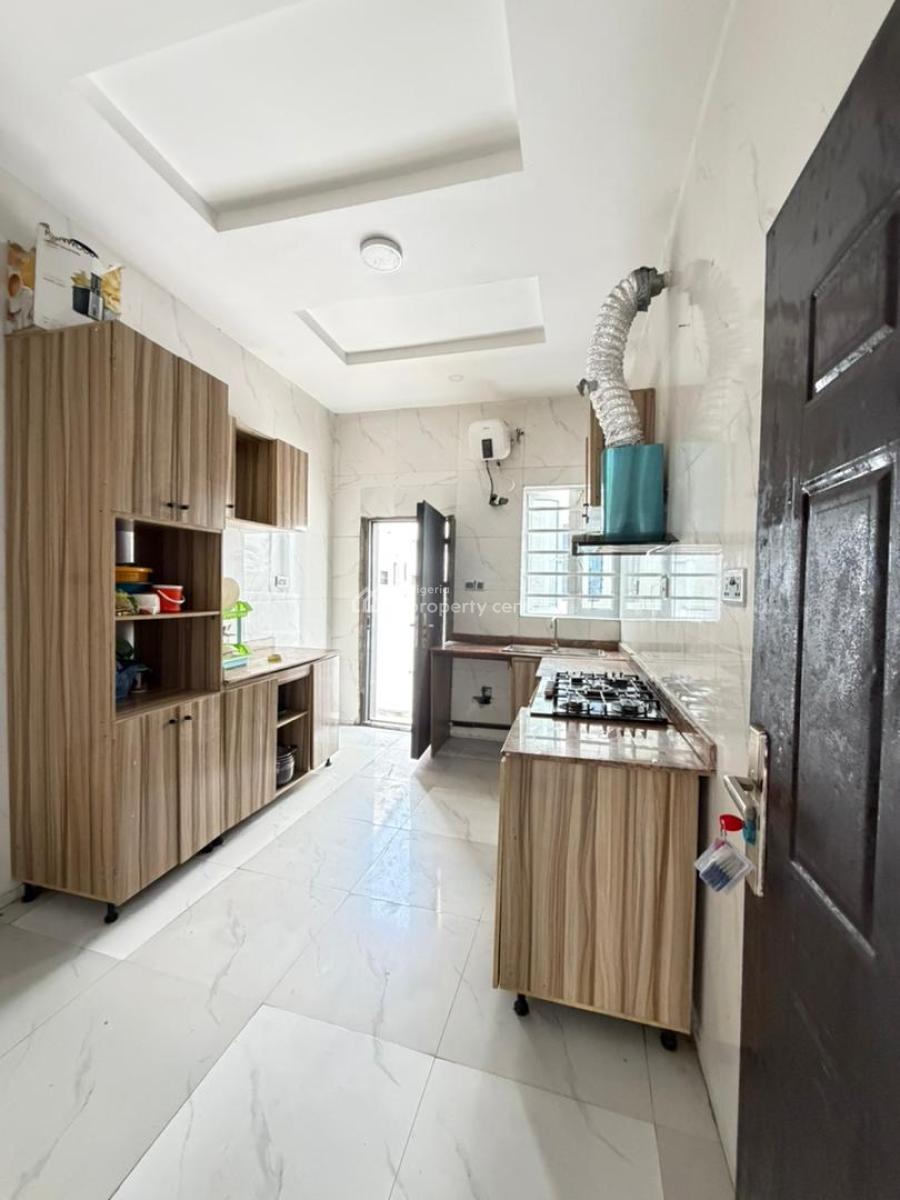 4 Bedrooms Semi Detached House for Distress, Atlantic Nominee Estate, Ajah, Lagos, Semi-detached Duplex for Sale