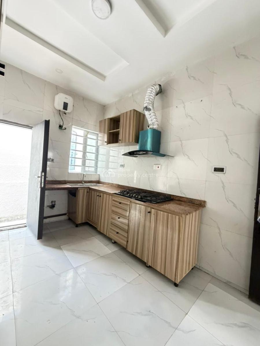 4 Bedrooms Semi Detached House for Distress, Atlantic Nominee Estate, Ajah, Lagos, Semi-detached Duplex for Sale