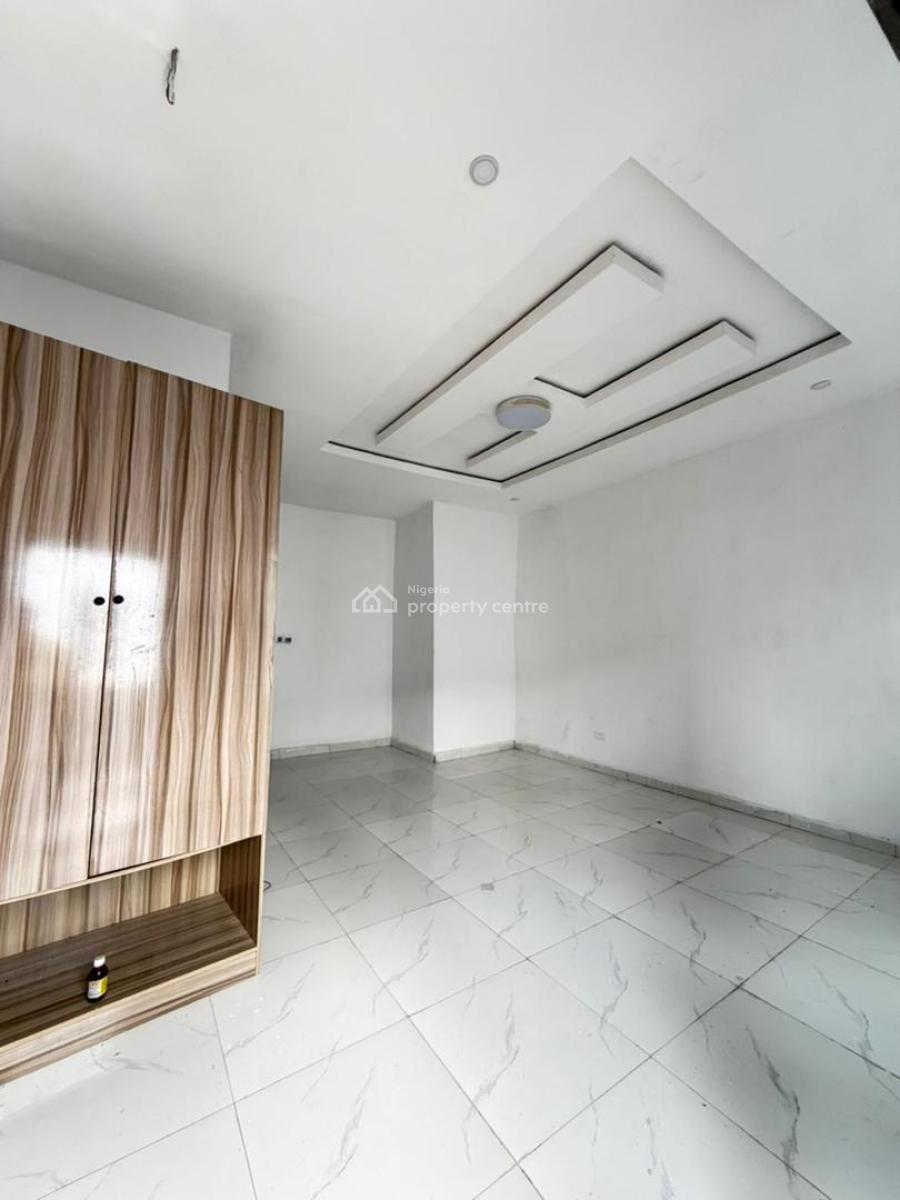 4 Bedrooms Semi Detached House for Distress, Atlantic Nominee Estate, Ajah, Lagos, Semi-detached Duplex for Sale