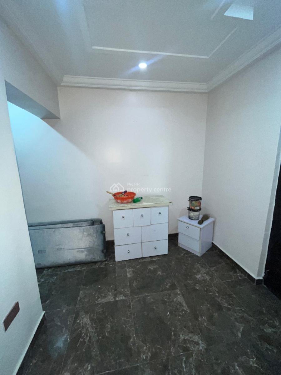 Well Renovated 2bedroom Apartment, Chevron Drive, Lekki Phase 2, Lekki, Lagos, Flat / Apartment for Rent