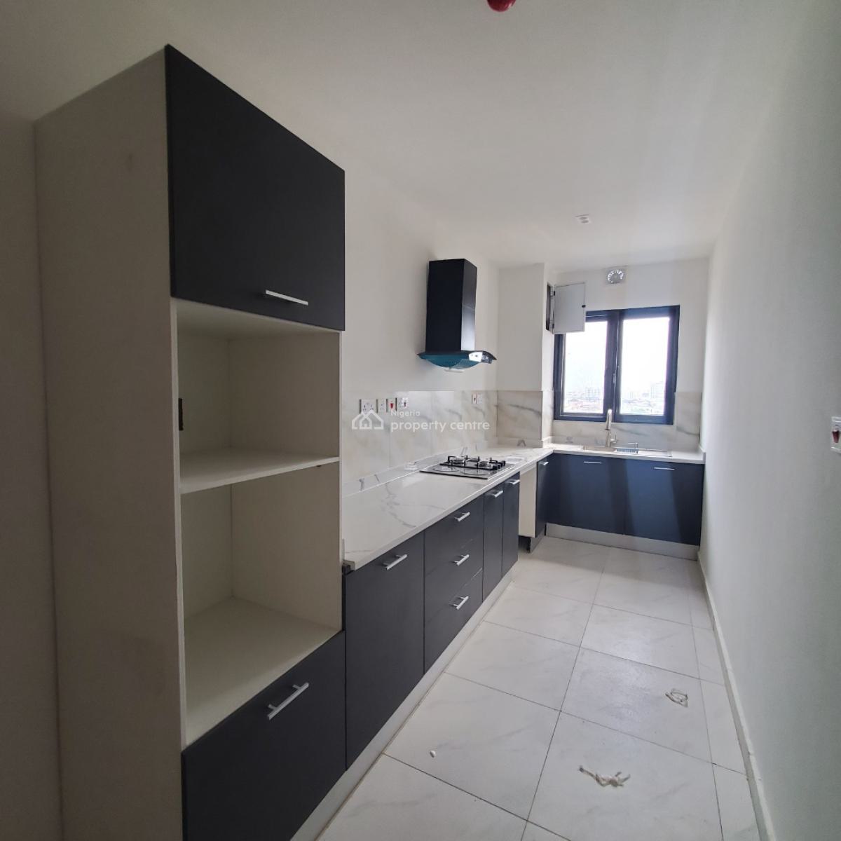 Excellent 2 Bedroom Apartment, Lekki Phase 1, Lekki, Lagos, Flat / Apartment for Sale