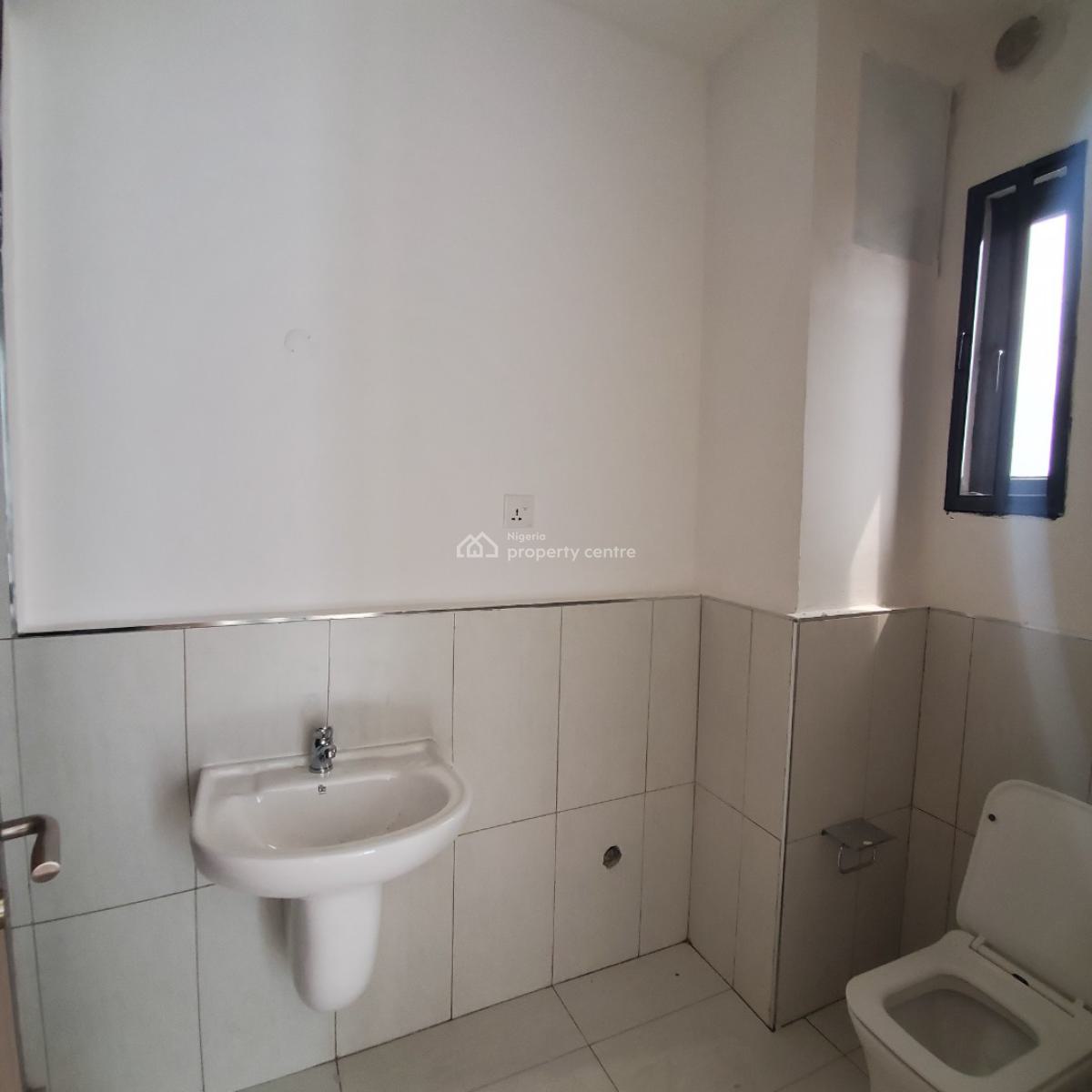 Excellent 2 Bedroom Apartment, Lekki Phase 1, Lekki, Lagos, Flat / Apartment for Sale