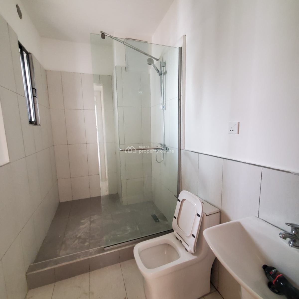 Excellent 2 Bedroom Apartment, Lekki Phase 1, Lekki, Lagos, Flat / Apartment for Sale