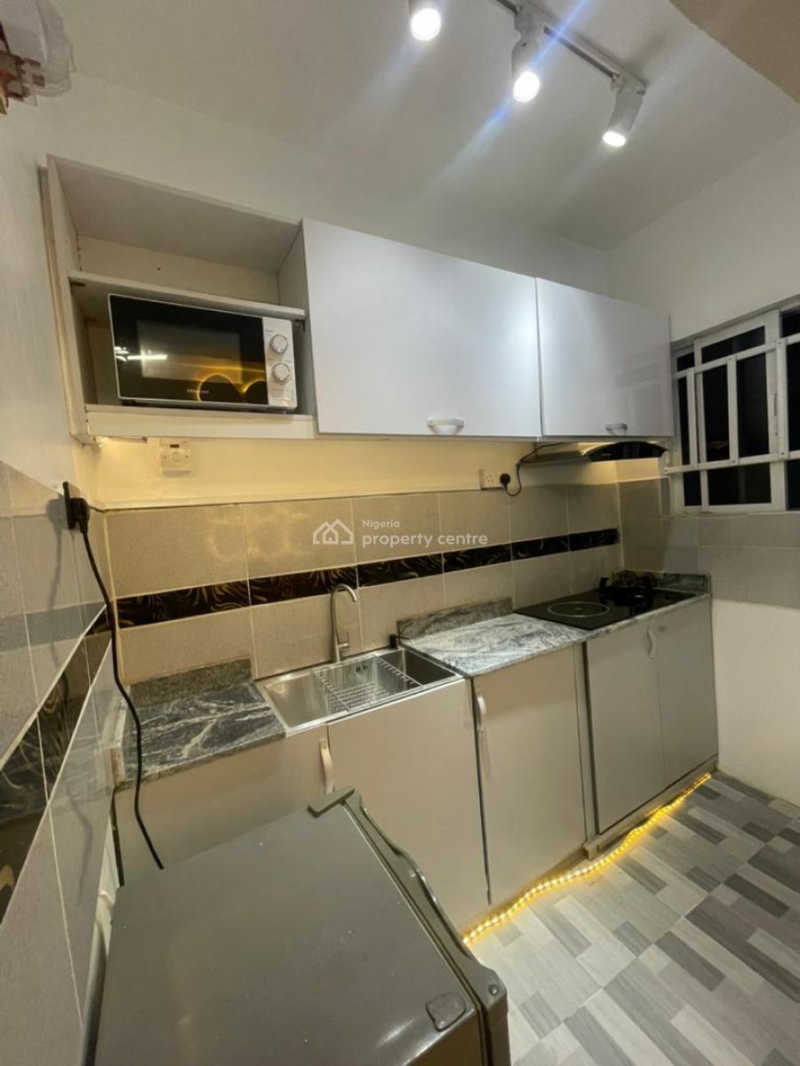 Exquisitely Furnished One-bedroom, 19c Eyiwauwi Street Off Fadipe Street, Shomolu, Lagos, House Short Let