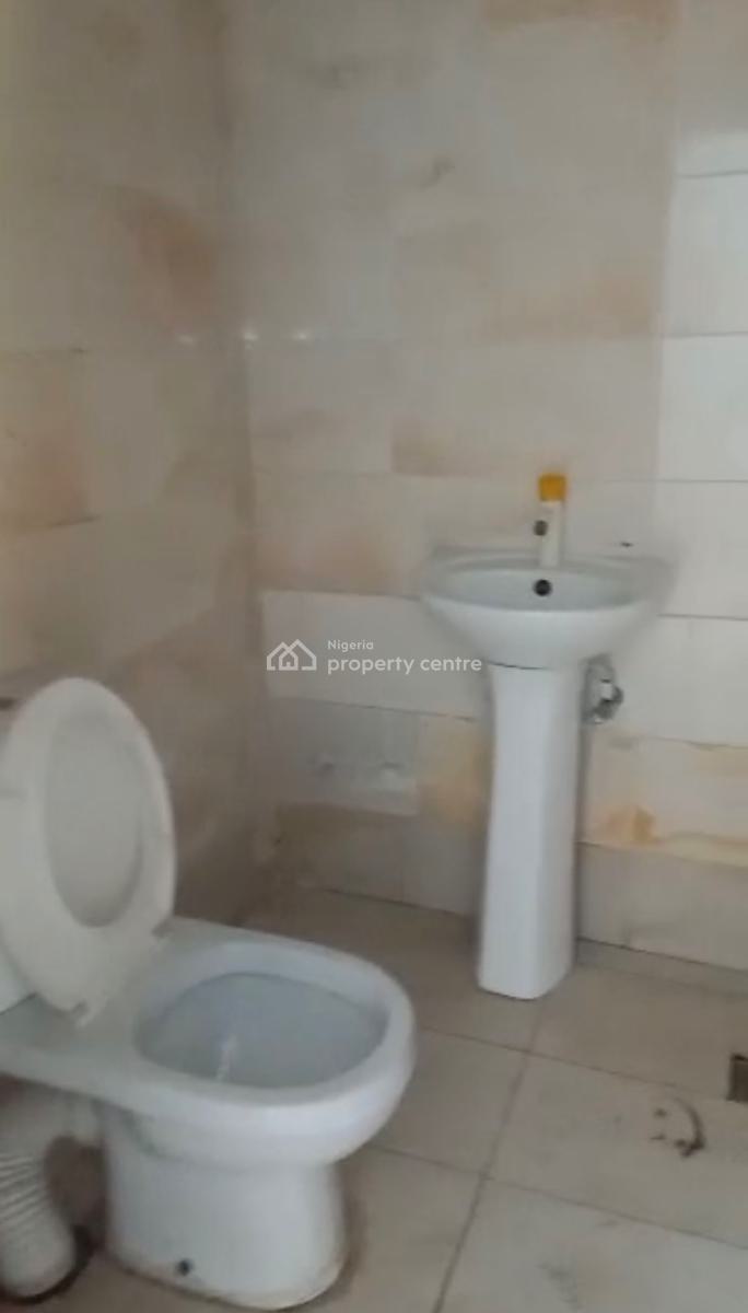 Ground Floor Commercial 3 Bedroom Apartment Perfect for a Restaurant, Victoria Island (vi), Lagos, Restaurant / Bar for Rent
