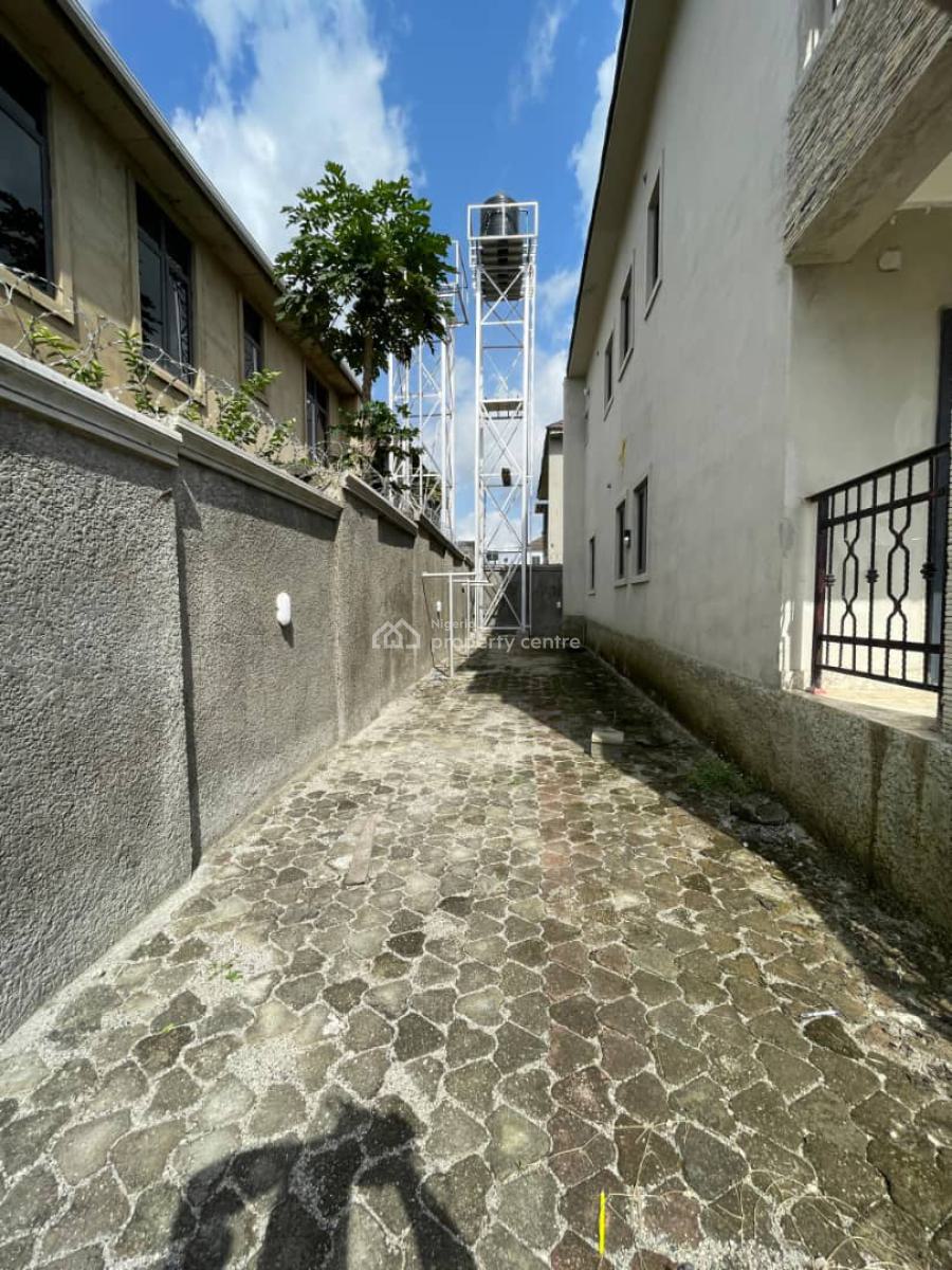 4-bedroom Semi-detached with Bq, Kubwa, Abuja, Semi-detached Duplex for Sale