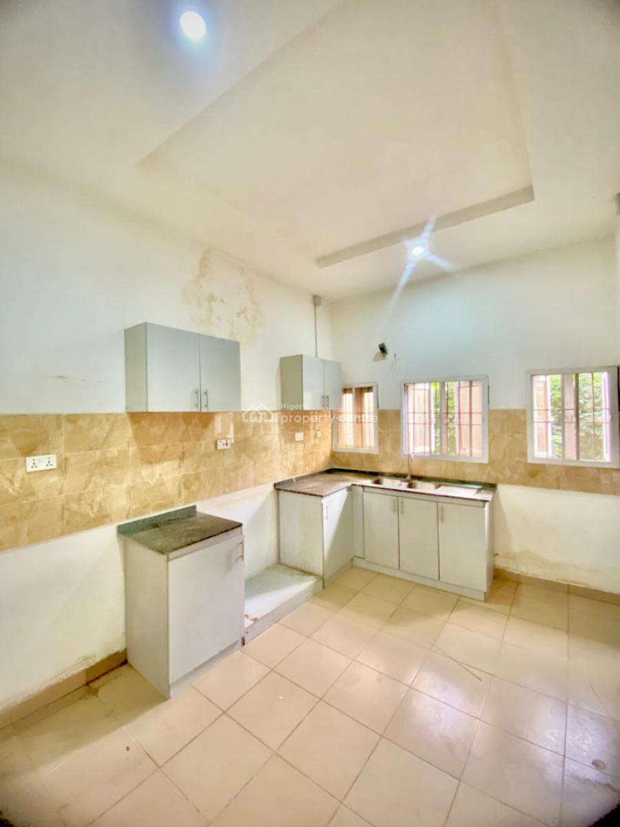 Well Finished 4 Bedroom Terrace Duplex with Bq, Guzape District, Abuja, Terraced Duplex for Sale
