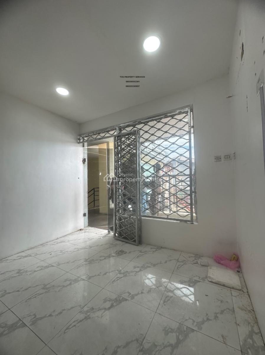 Nice Demarcated Commercial Space, Lekki Phase 1, Lekki Phase 1, Lekki, Lagos, Office Space for Rent