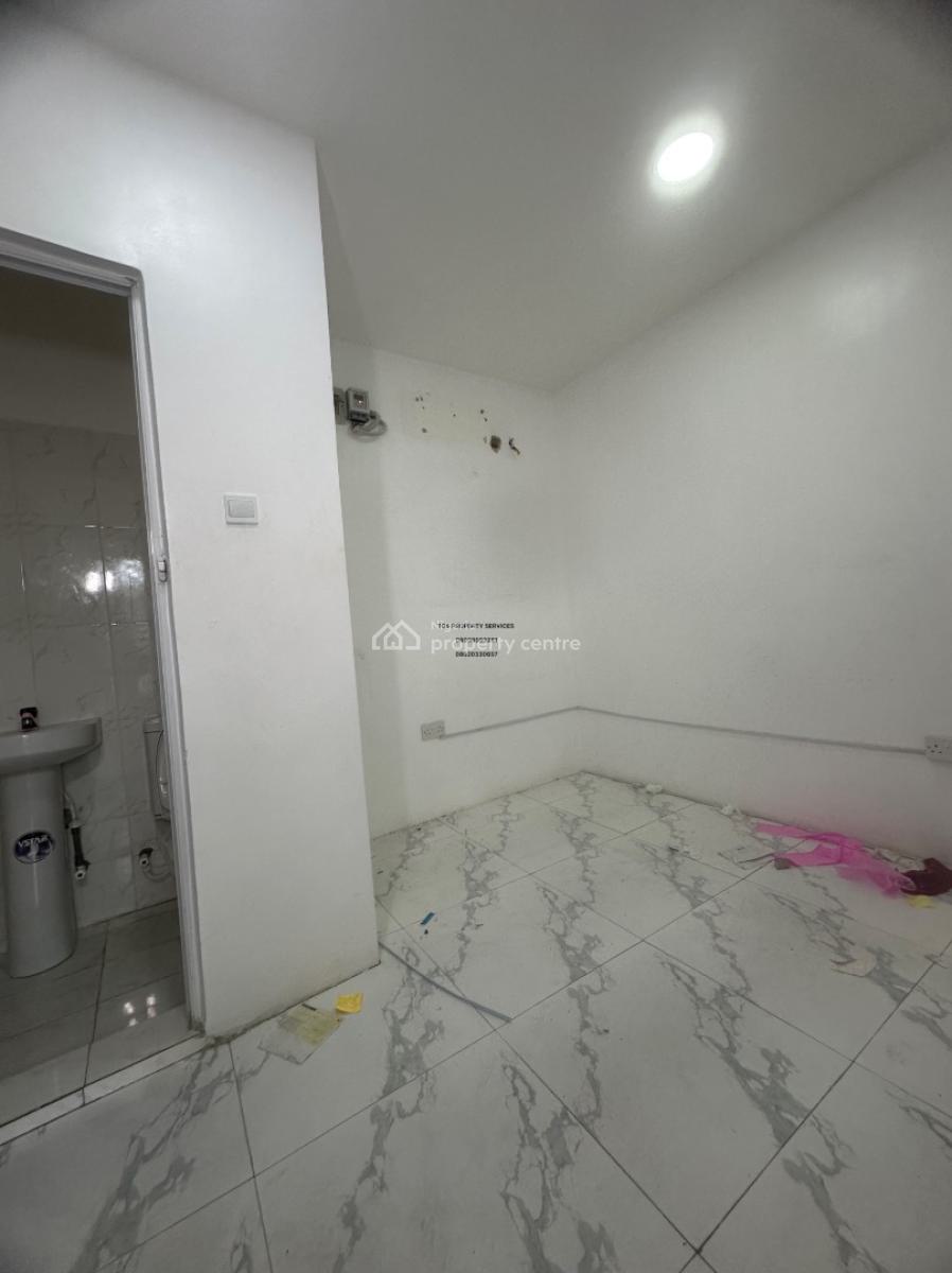 Nice Demarcated Commercial Space, Lekki Phase 1, Lekki Phase 1, Lekki, Lagos, Office Space for Rent