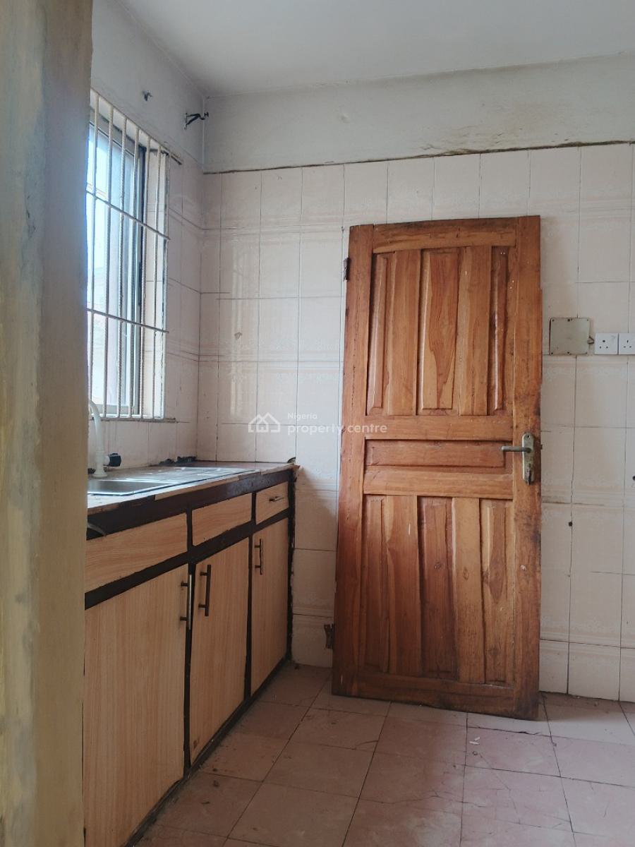 Fairly Used Solid 3 Bedroom Available in a Serene Area, Alagomeji, Yaba, Lagos, Flat / Apartment for Rent