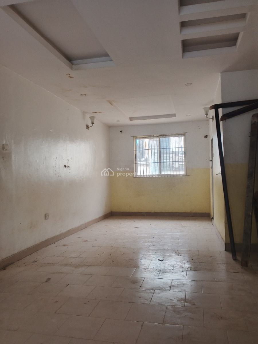 Fairly Used Solid 3 Bedroom Available in a Serene Area, Alagomeji, Yaba, Lagos, Flat / Apartment for Rent