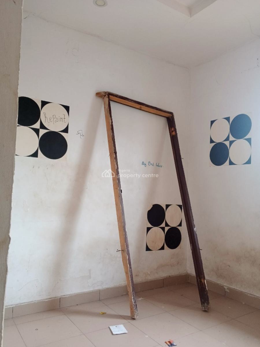 Fairly Used Solid 3 Bedroom Available in a Serene Area, Alagomeji, Yaba, Lagos, Flat / Apartment for Rent