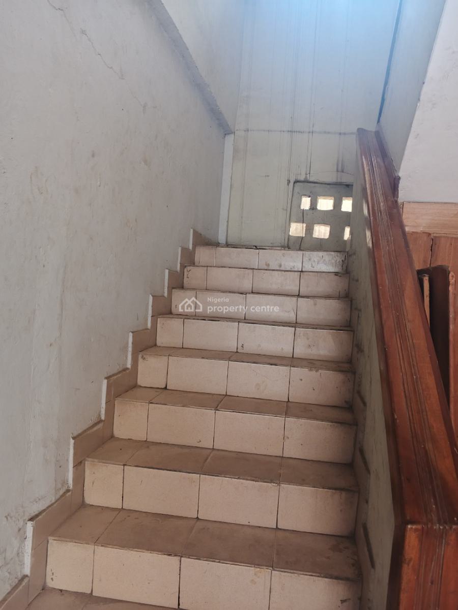 Fairly Used Solid 3 Bedroom Available in a Serene Area, Alagomeji, Yaba, Lagos, Flat / Apartment for Rent