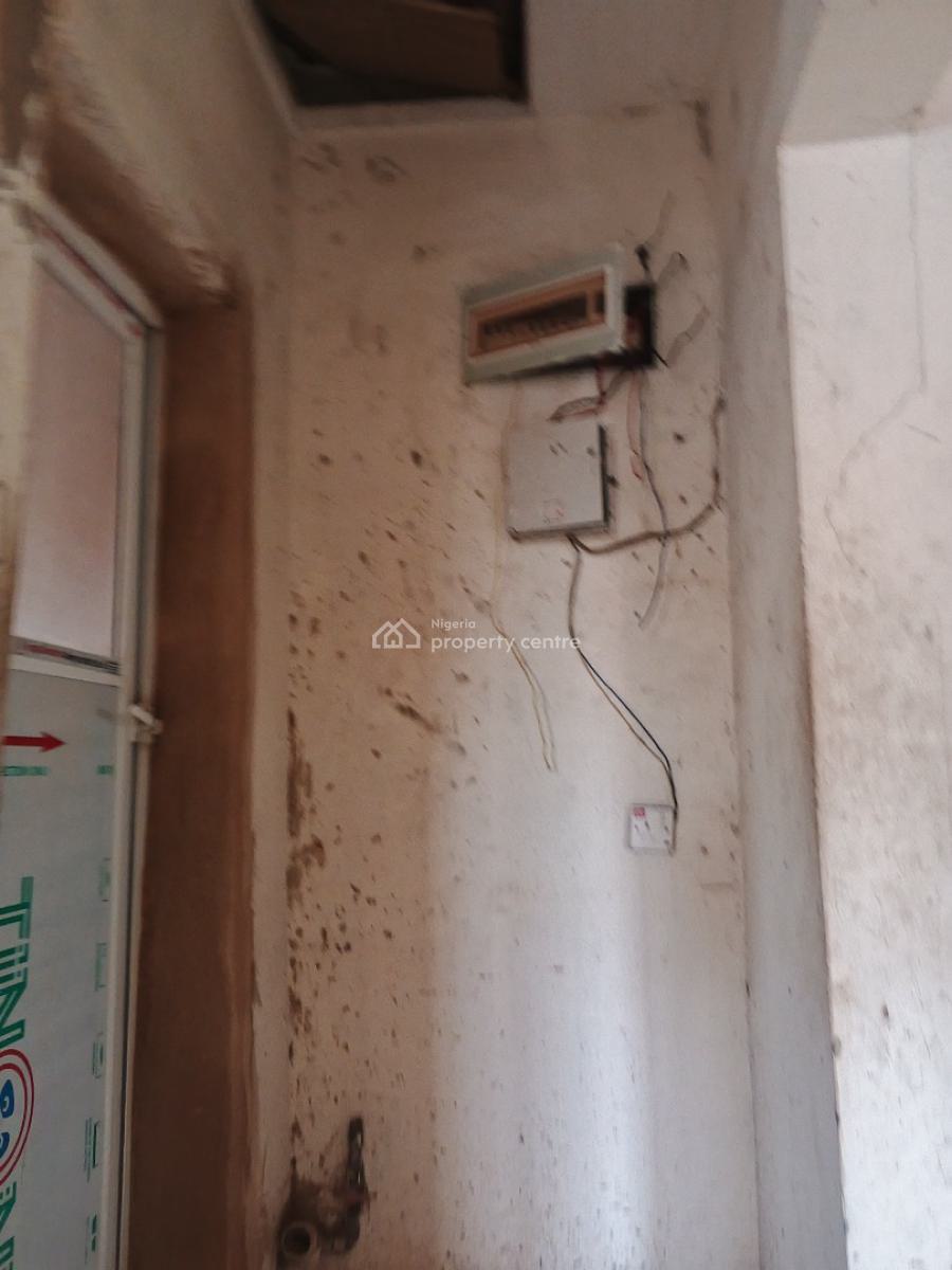Fairly Used Solid 3 Bedroom Available in a Serene Area, Alagomeji, Yaba, Lagos, Flat / Apartment for Rent