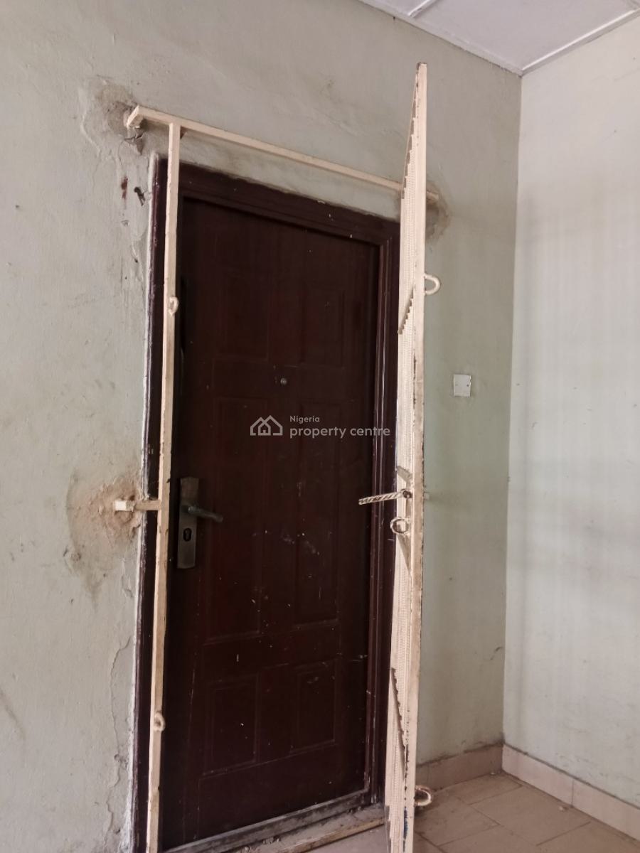 Fairly Used Solid 3 Bedroom Available in a Serene Area, Alagomeji, Yaba, Lagos, Flat / Apartment for Rent