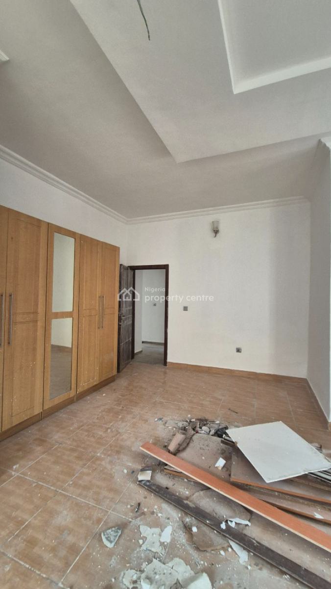 Very Spacious 3 Bedroom Flat in Gra Ikeja, Off Issac John Street Gra Ikeja, Ikeja Gra, Ikeja, Lagos, Flat / Apartment for Rent