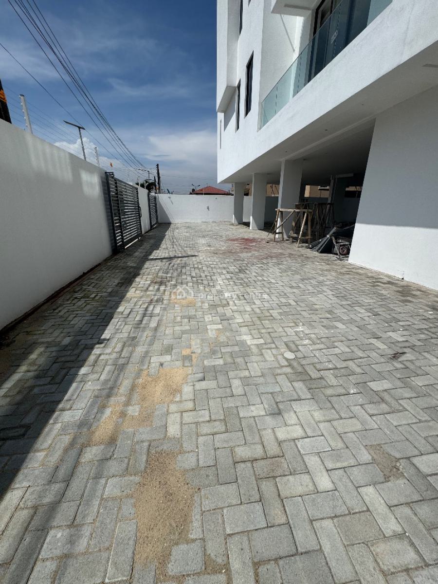 Well Built 2bedroom Apartment, Lekki Phase 1, Lekki, Lagos, Flat / Apartment for Sale