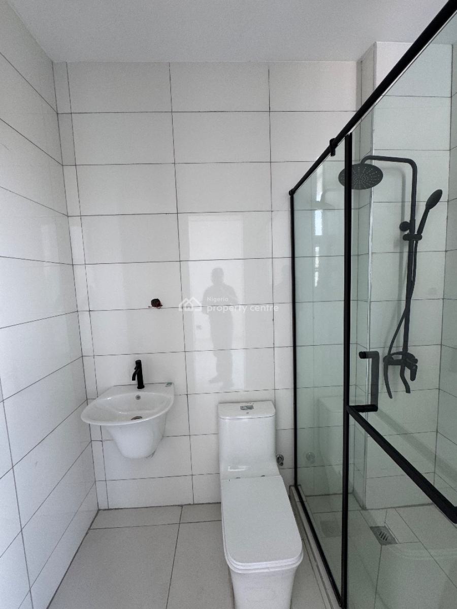 Well Built 2bedroom Apartment, Lekki Phase 1, Lekki, Lagos, Flat / Apartment for Sale