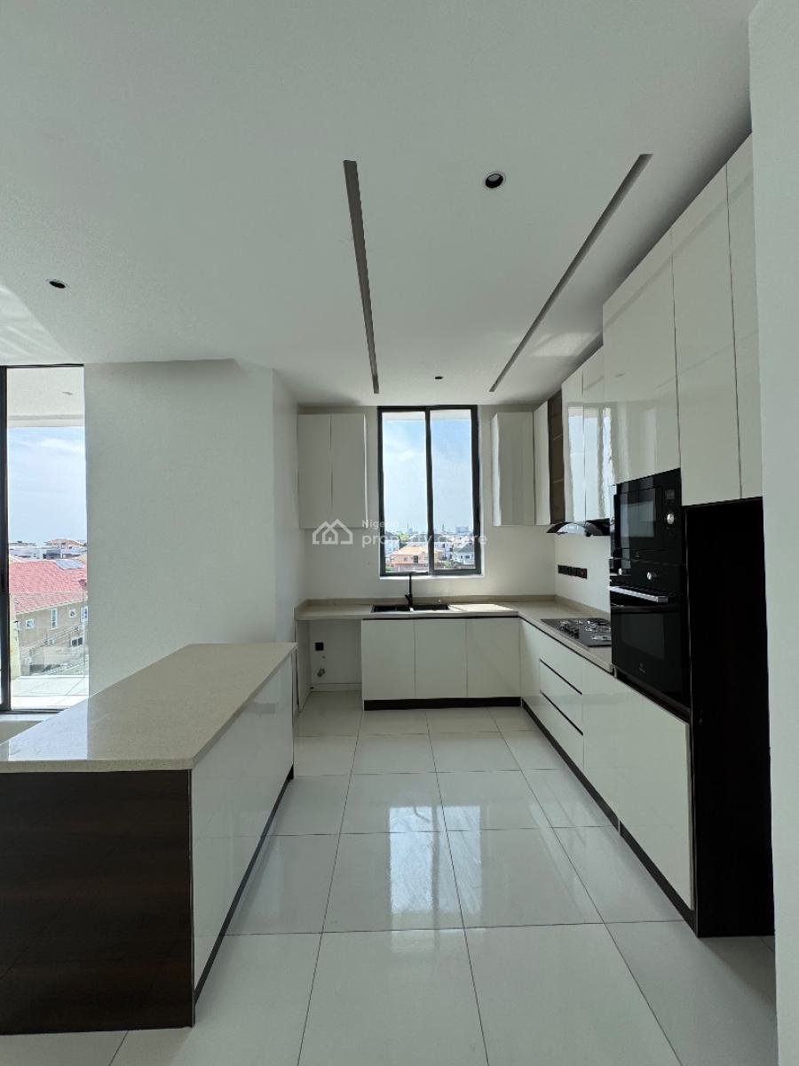 Well Built 2bedroom Apartment, Lekki Phase 1, Lekki, Lagos, Flat / Apartment for Sale