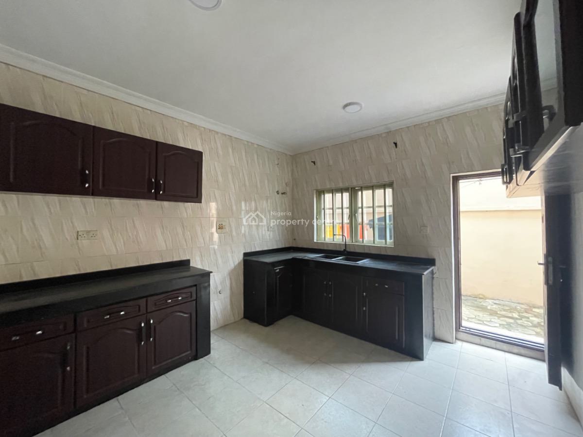 a Spacious 5bedroom Semi Detached Duplex on 2floors, Lekki Phase 1, Lekki, Lagos, Semi-detached Duplex for Rent