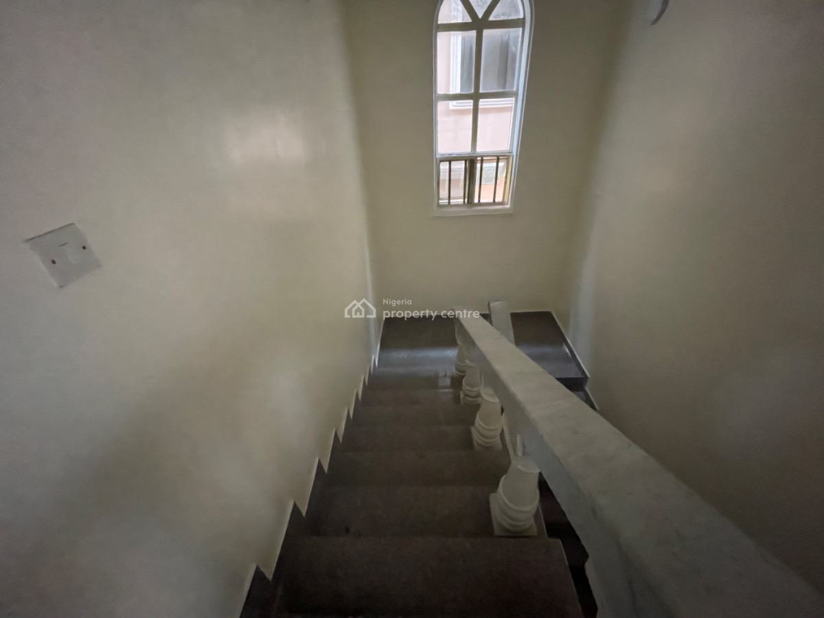 a Spacious 5bedroom Semi Detached Duplex on 2floors, Lekki Phase 1, Lekki, Lagos, Semi-detached Duplex for Rent