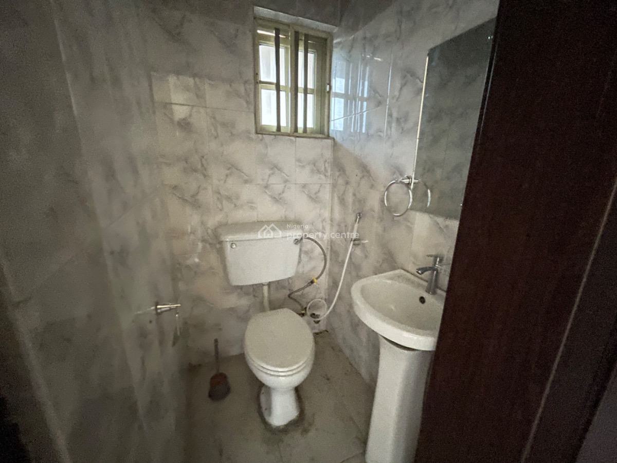 a Spacious 5bedroom Semi Detached Duplex on 2floors, Lekki Phase 1, Lekki, Lagos, Semi-detached Duplex for Rent