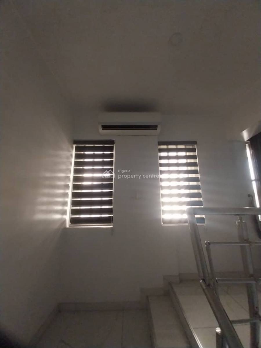 Clean and Spacious Serviced 3 Bedroom Apartment with Bq on 2nd Floor, Lekki Phase 1, Lekki, Lagos, Flat / Apartment for Sale
