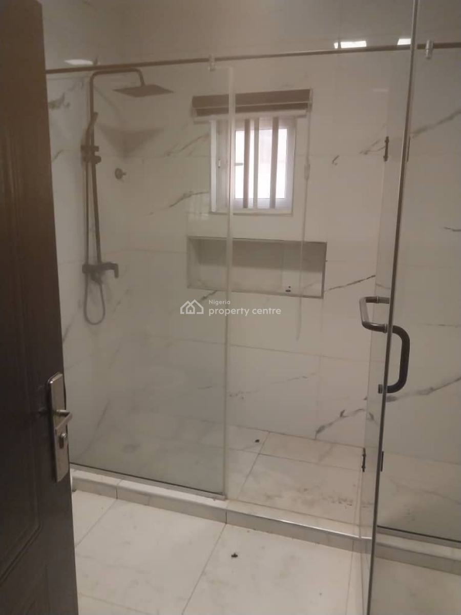 Clean and Spacious Serviced 3 Bedroom Apartment with Bq on 2nd Floor, Lekki Phase 1, Lekki, Lagos, Flat / Apartment for Sale