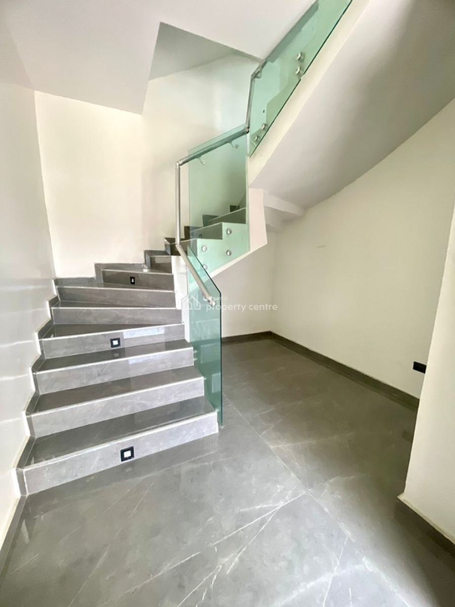 4 Bedroom Terrace + Bq, Lekki Phase 1, Lekki, Lagos, Flat / Apartment for Sale