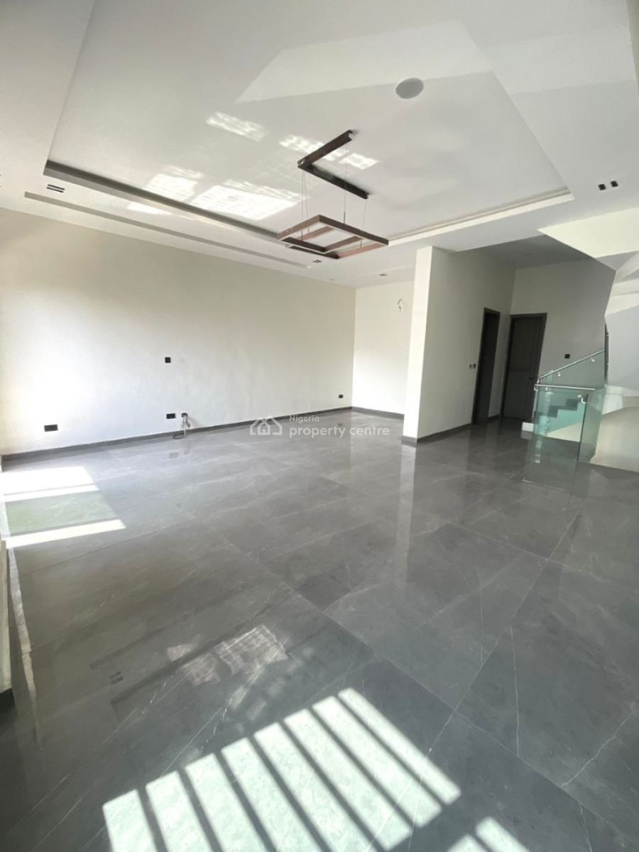 4 Bedroom Terrace + Bq, Lekki Phase 1, Lekki, Lagos, Flat / Apartment for Sale
