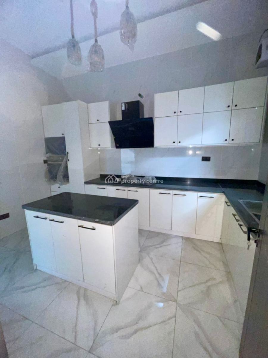 4 Bedroom Terrace + Bq, Lekki Phase 1, Lekki, Lagos, Flat / Apartment for Sale